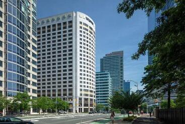 هتل The Westin Jersey City Newport