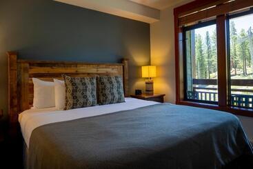 استراحتگاه The Village Lodge