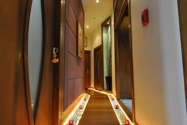 Siam Society Hotel & Resort