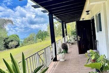 هتل Starlight Chalet