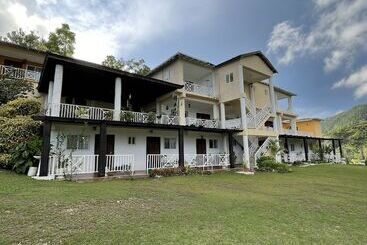 هتل Starlight Chalet