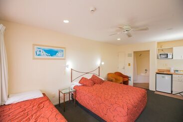 Albany Executive Motor Inn Limited - Orewa