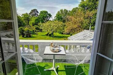 هتل Cedar House Boutique B&b