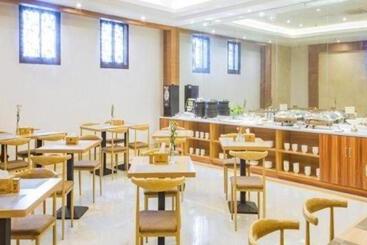 هتل Greentree Inn Wuxi Jiangyin Dongwaihuan Road Zanyuan