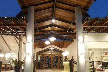 هتل Paras Beach Resort