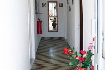 هتل Pension Manos