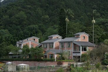 هتل Red Brick Villas