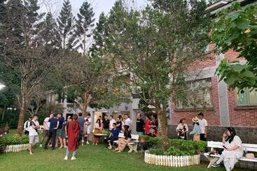 هتل Red Brick Villas