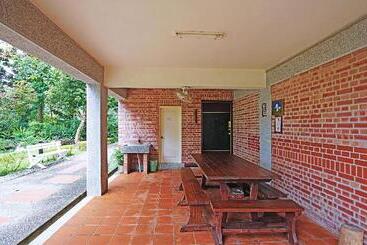 هتل Red Brick Villas