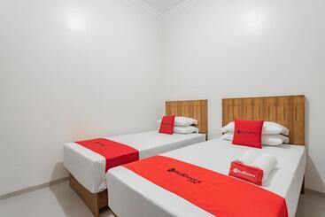 هتل Reddoorz Syariah Plus @ Perintis Guesthouse Tasikmalaya