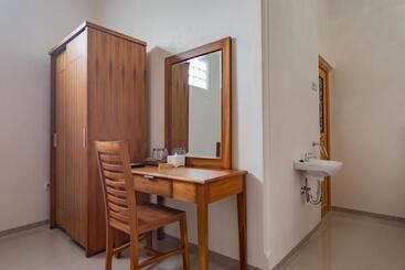 هتل Reddoorz Syariah Plus @ Perintis Guesthouse Tasikmalaya