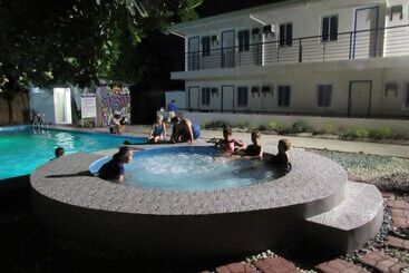 هتل Shorestop Resort Inn