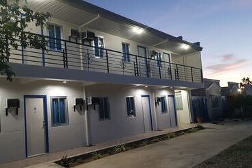 هتل Shorestop Resort Inn