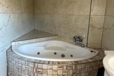 تختخواب و صبحانه Kimberley Boutique Guest Lodge
