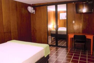 هتل Casa Central De Santa Ana