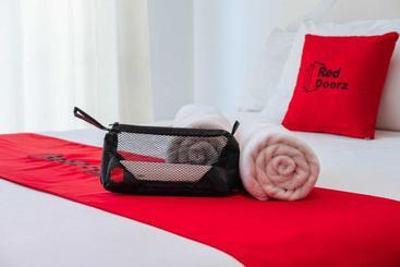 Отель Syariah Narita Ketapang Redpartner