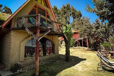 پانسیون Hostal Sol Y Lago