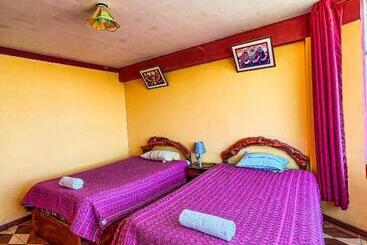 پانسیون Hostal Sol Y Lago
