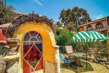 پانسیون Hostal Sol Y Lago