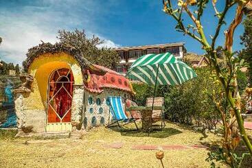 پانسیون Hostal Sol Y Lago