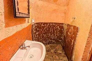 پانسیون Hostal Sol Y Lago