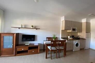 استراحتگاه Apartamentos Benal Beach Group