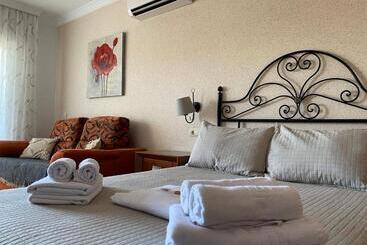 استراحتگاه Apartamentos Benal Beach Group
