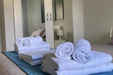 استراحتگاه Apartamentos Benal Beach Group