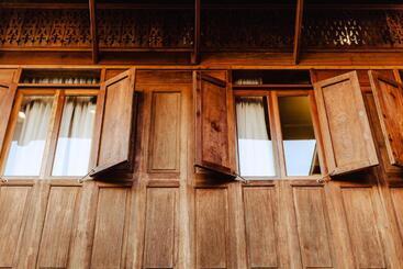 تختخواب و صبحانه Punyashthiti Villa