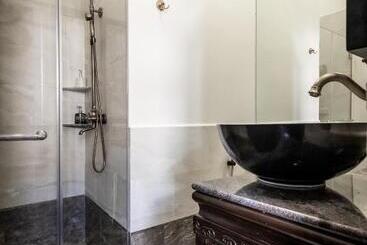 تختخواب و صبحانه Punyashthiti Villa