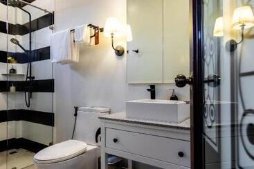 تختخواب و صبحانه Punyashthiti Villa