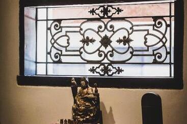تختخواب و صبحانه Punyashthiti Villa