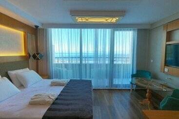 تختخواب و صبحانه The Green Park Hotel Sinop