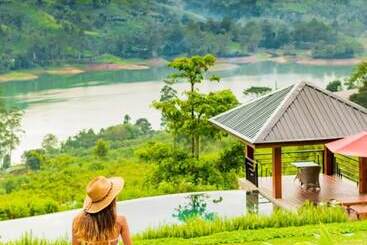 هتل Camellia Hills