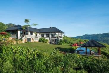هتل Camellia Hills