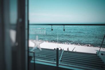 هتل Marine Residence