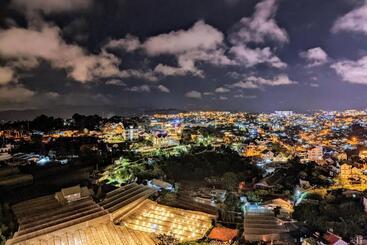 La Pense E Hotel   Dalat