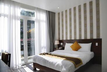 La Pense E Hotel   Dalat