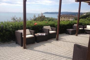 Grand Hotel Villa Parisi