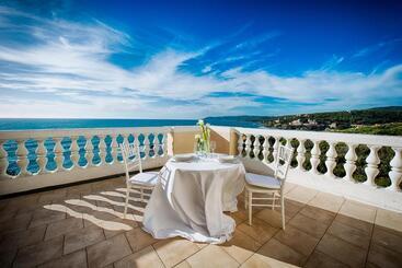 Grand Hotel Villa Parisi