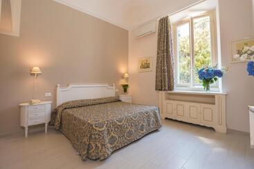 Grand Hotel Villa Parisi