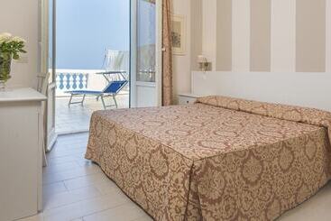 Grand Hotel Villa Parisi