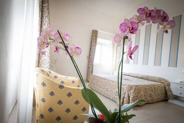 Grand Hotel Villa Parisi