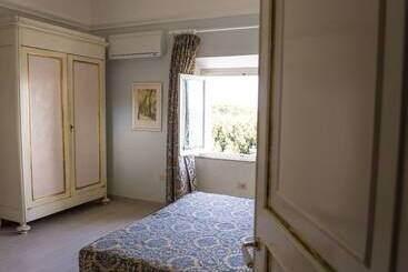 Grand Hotel Villa Parisi
