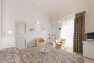 Grand Hotel Villa Parisi