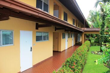 هتل Albrook Inn