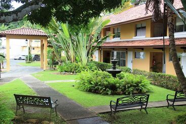 هتل Albrook Inn