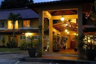 هتل Albrook Inn