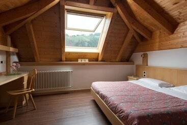 هتل Apartments Boè