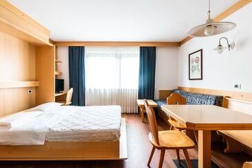 هتل Apartments Boè